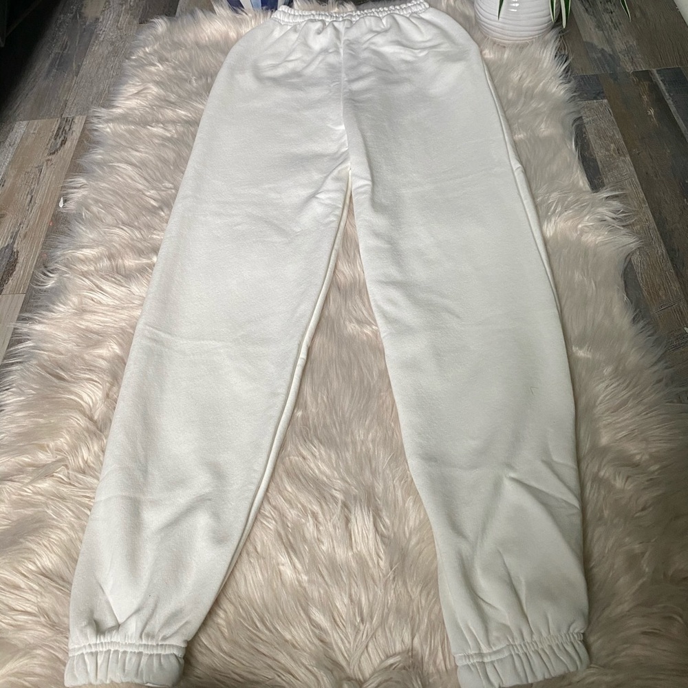 White Bralet & Jogger Set - Picture 3 of 6